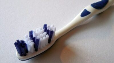 How-to-disinfect-a-toothbrush